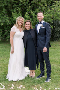 Les mariés du Mariage Pays basque entre Terre et mer par Olivia Evenements, Wedding planner
